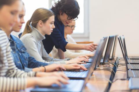 Teaching guides ADHD students in digital learning